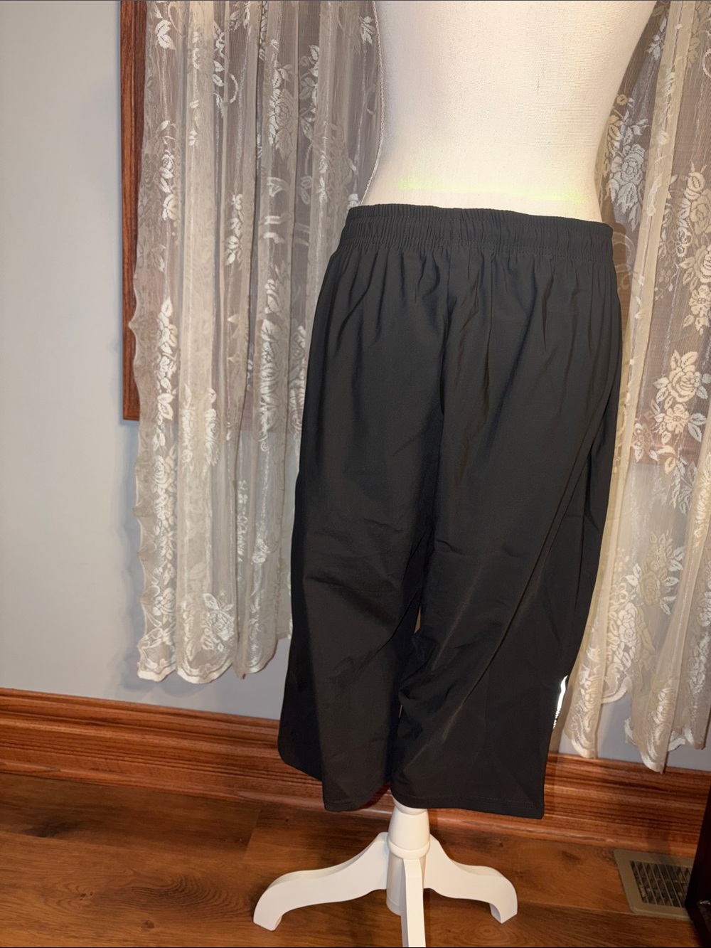 Womens Drawstring Capris - Picture 6 of 7